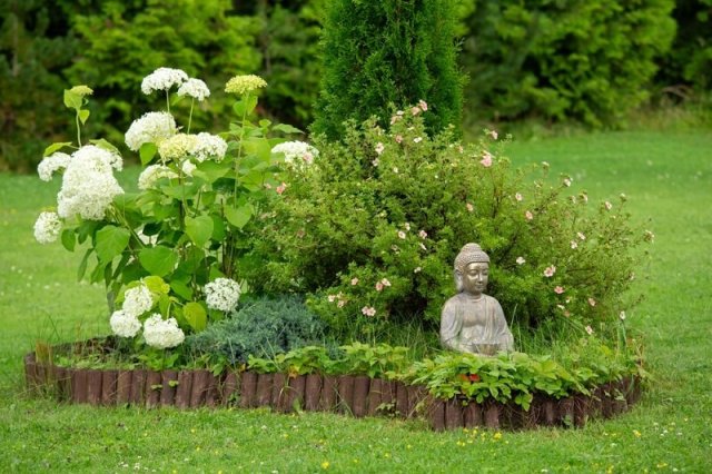 Как косить между клумбами и грядками: простые советы