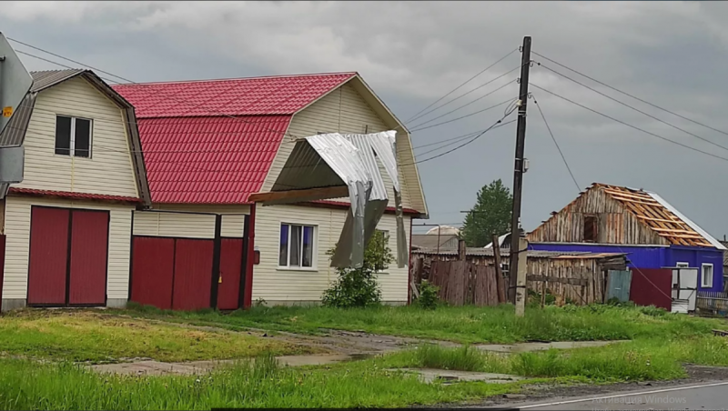 По селу Бердюжье в Тюменской области пронесся смерч