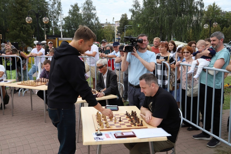 Сергей Тимохин поздравил жителей Луховиц с 67-летием города