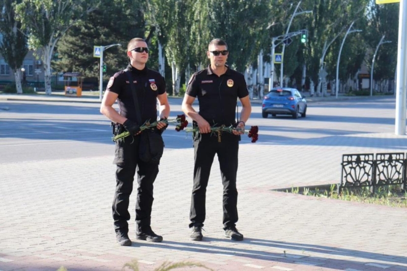 СК Запорожской области возбудил уголовное дело на мужчину, кинувшего цветы в Вечный огонь