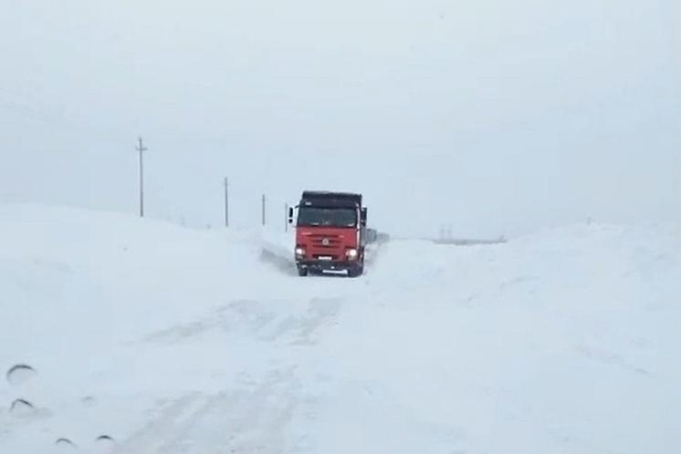 В Салехарде и Аксарке затруднен вывоз мусора из-за непогоды